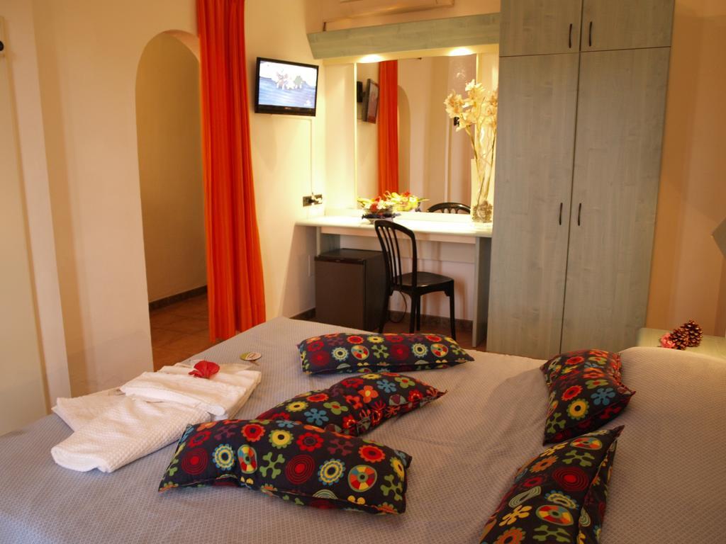 Club Esse Cala Bitta Hotel Baja Sardinia Quarto foto